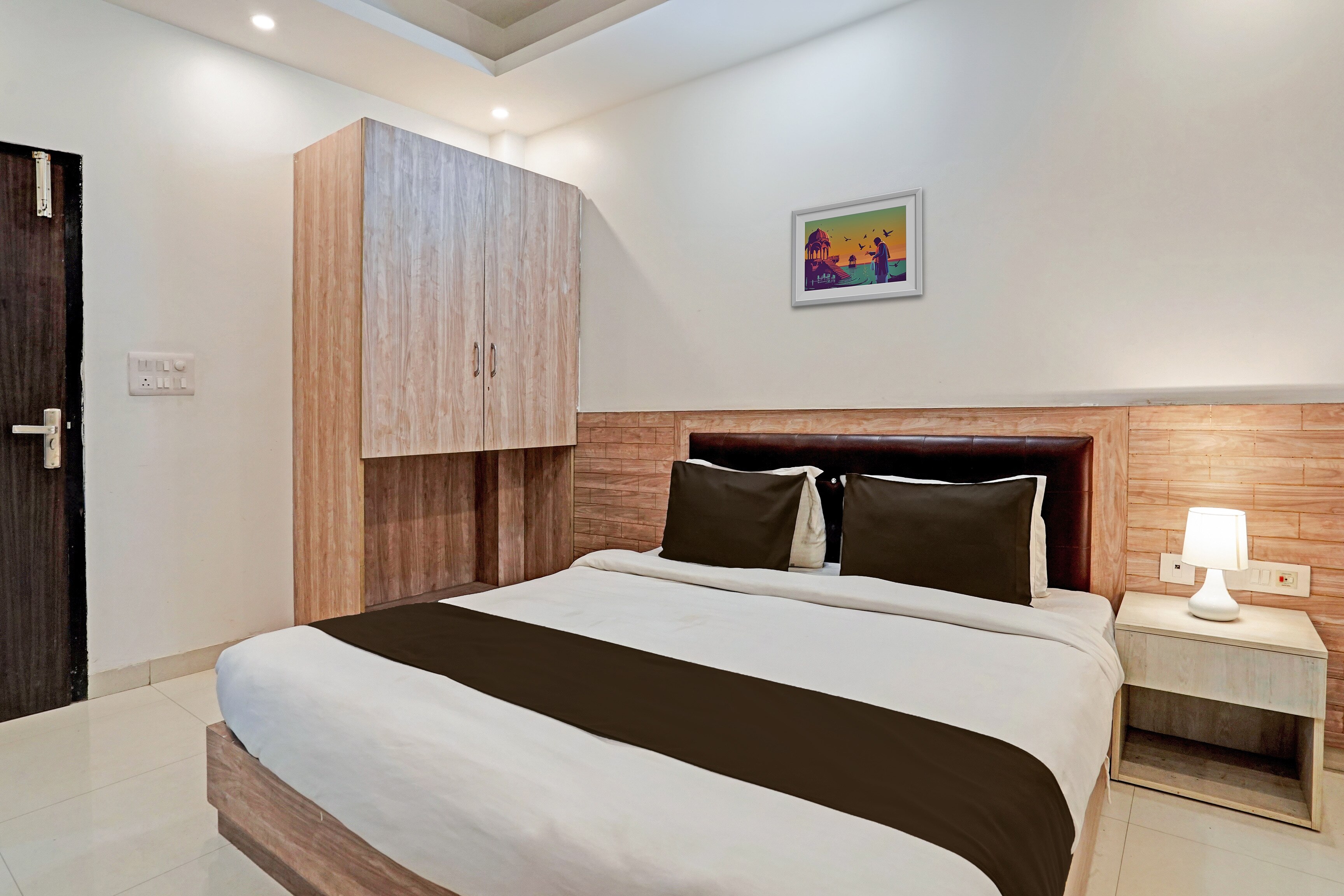 Hotel O Babil Palace Near Omaxe Celebration Mall - Tap to explore photos