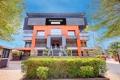 Super Townhouse Nagthane Satara Formerly Matoshree Palace, Satara