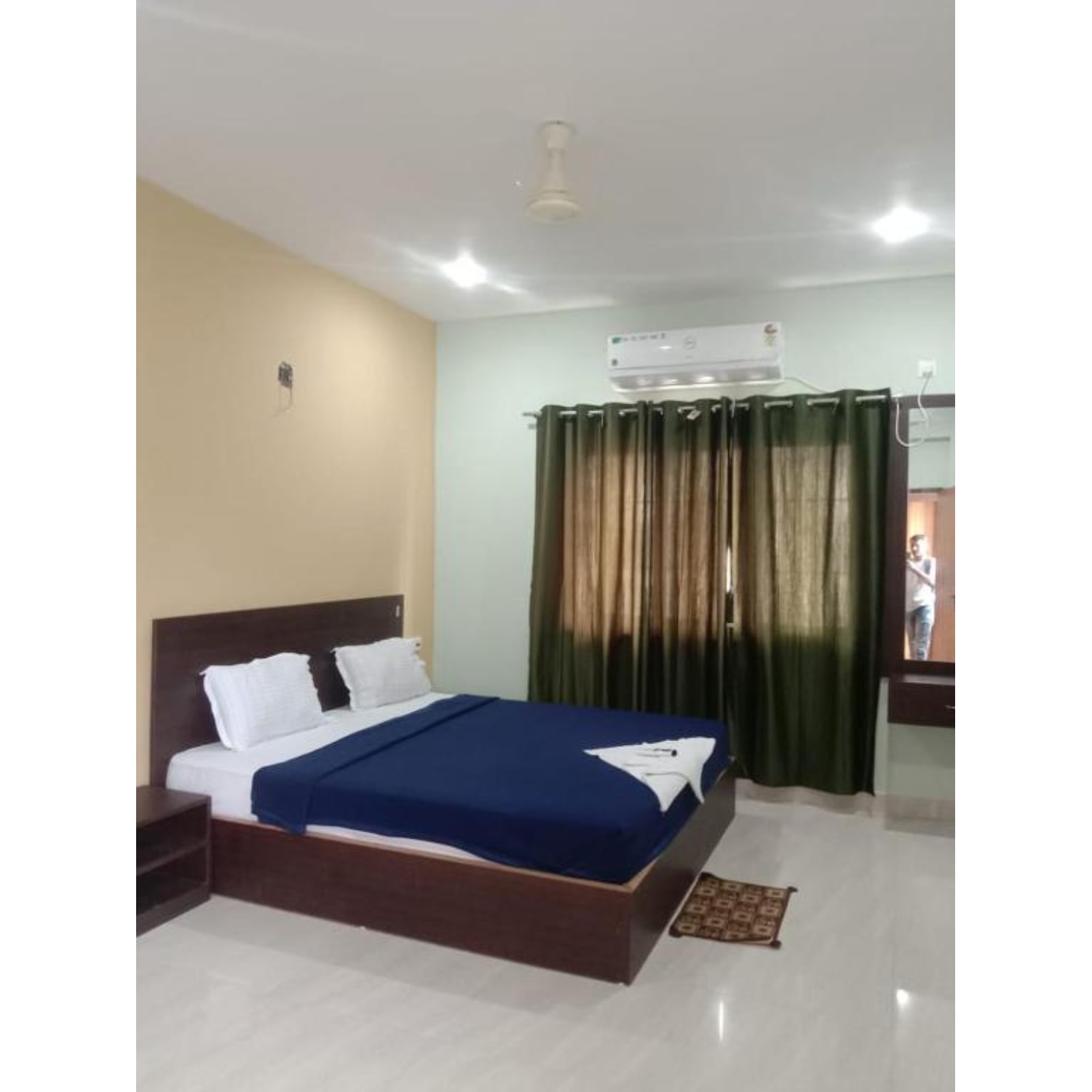 Hotel Shree Sai Inn - Tap to explore photos