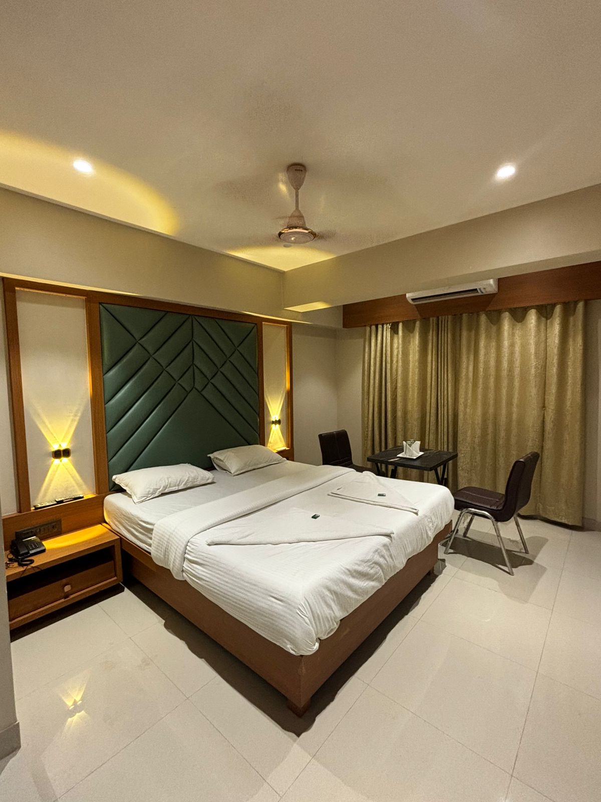 Hotel Saurabh Palace - Tap to explore photos