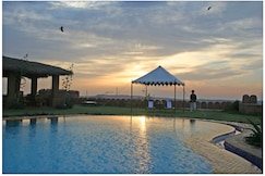 Reggies Camel Camp Osian, Osian