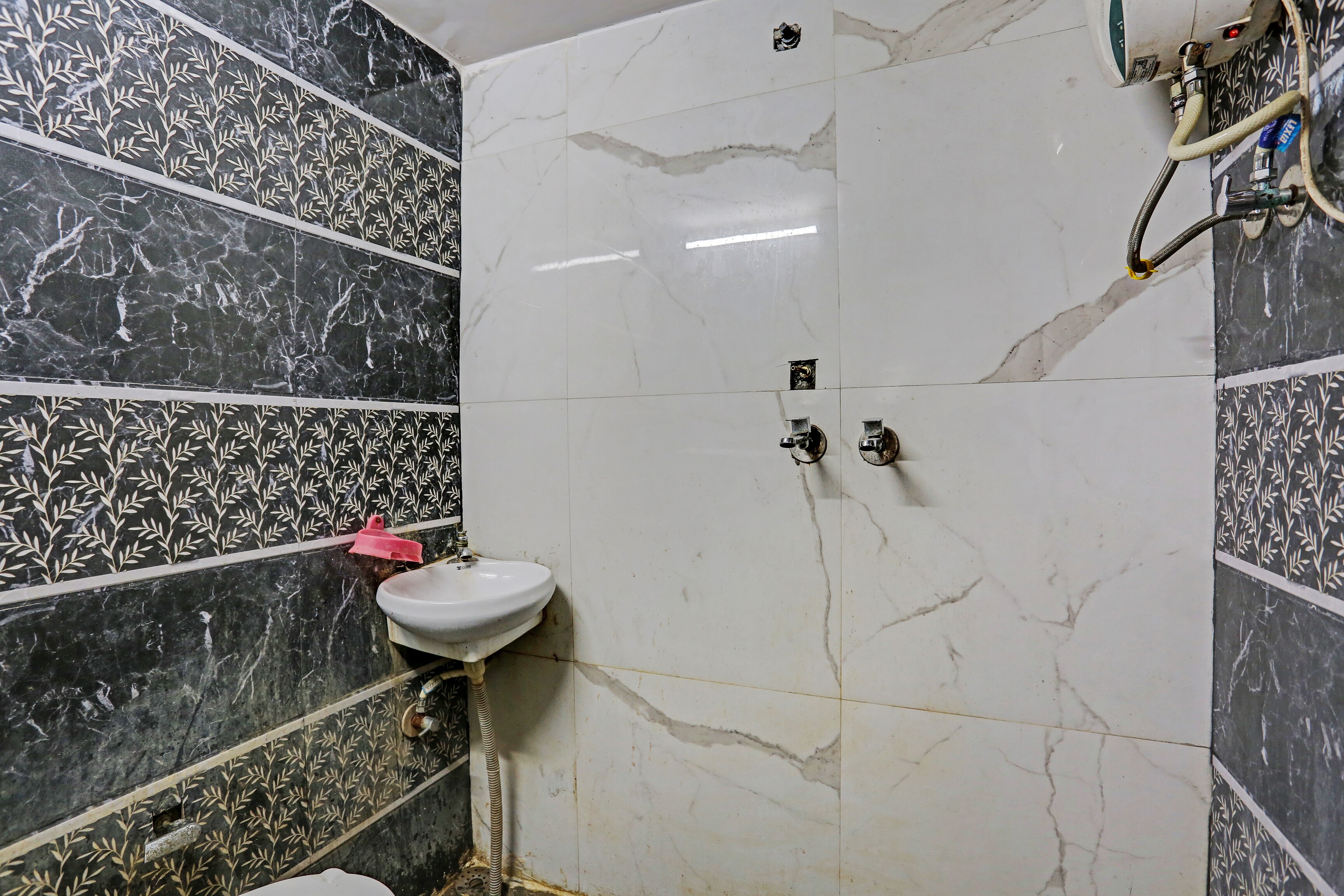 Hotel O Saffron Night Stay - Tap to explore photos