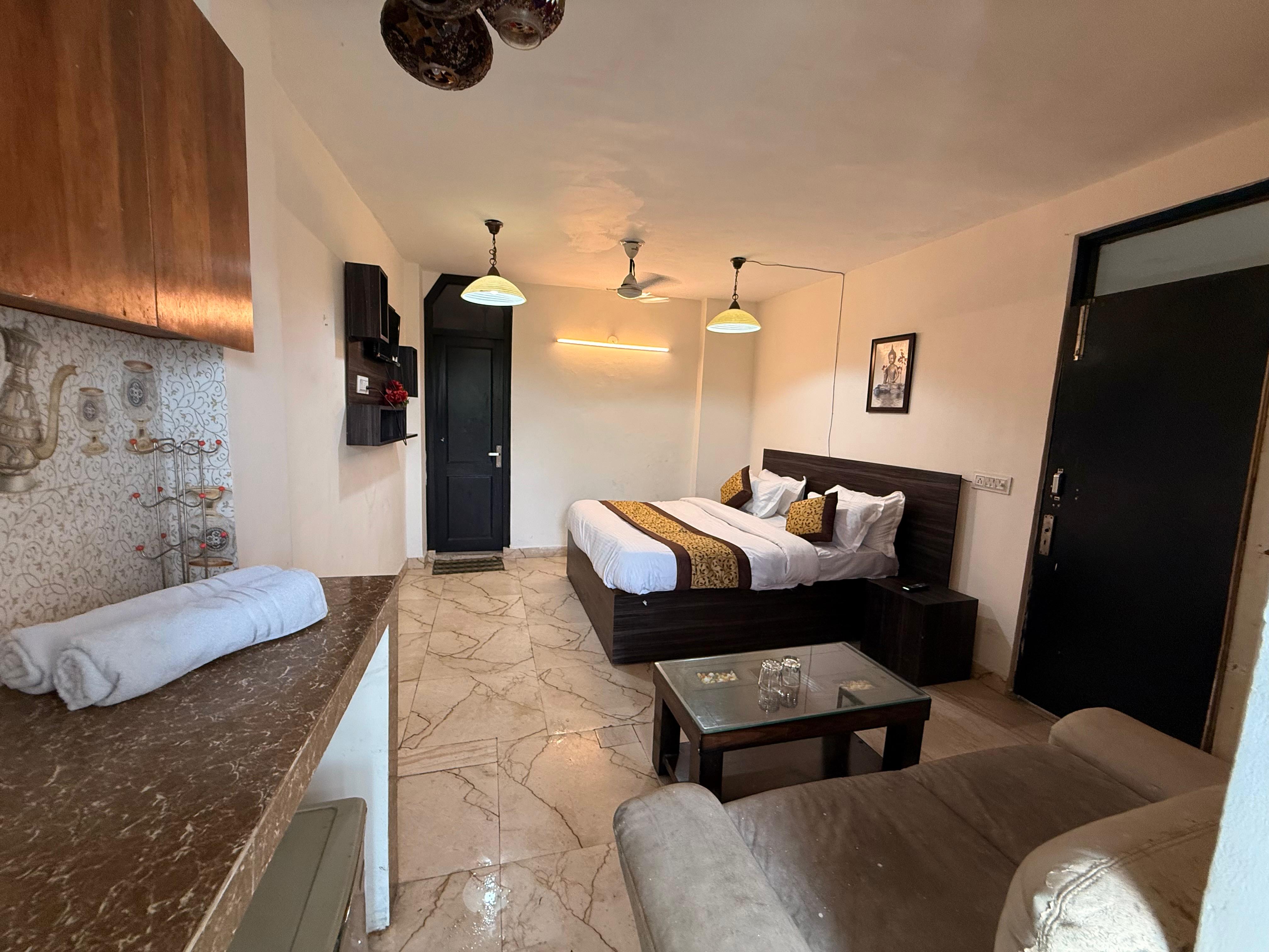 Hauz Khas Inn Hotel - Tap to explore photos