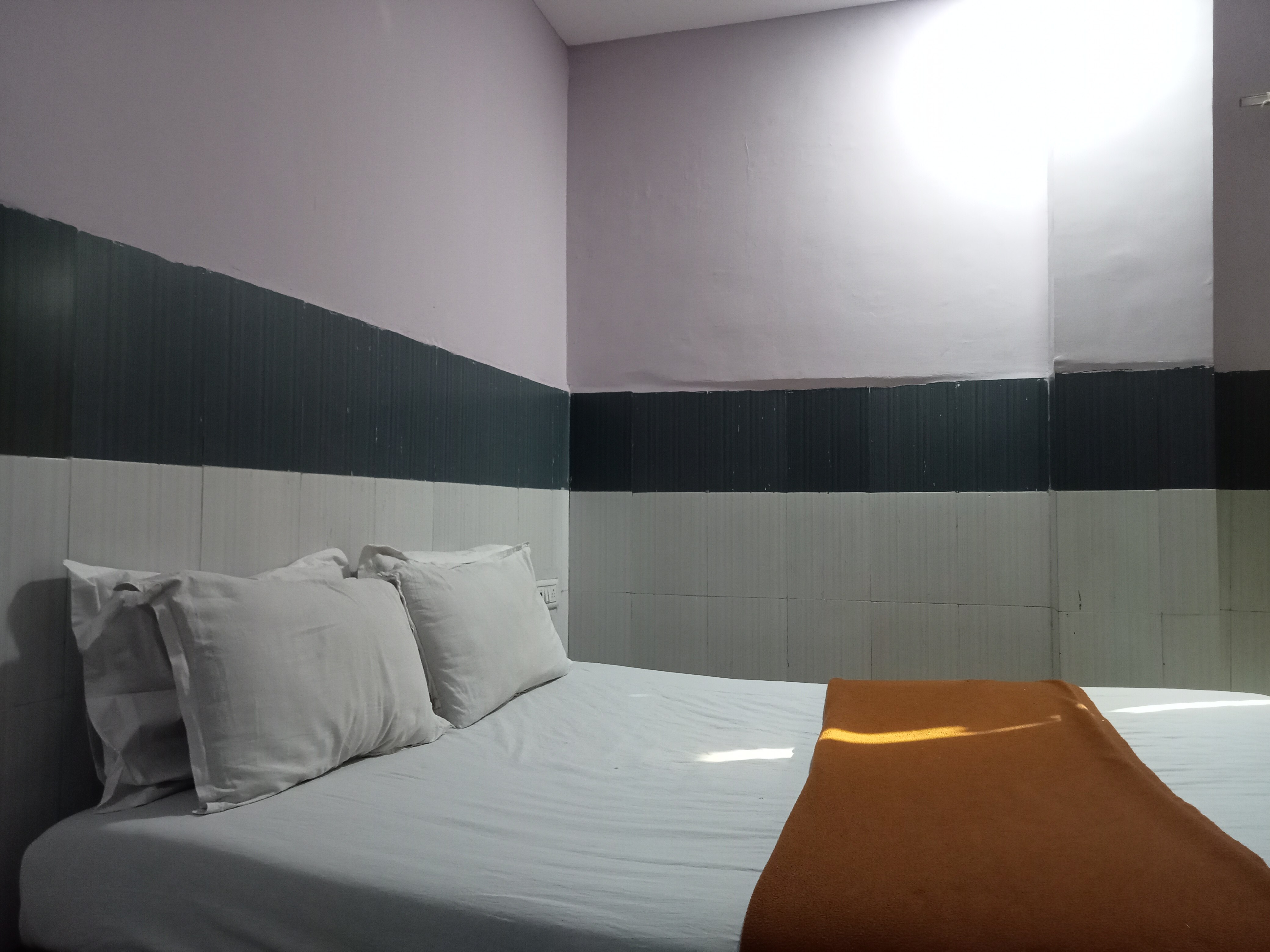Hotel Premium - Tap to explore photos