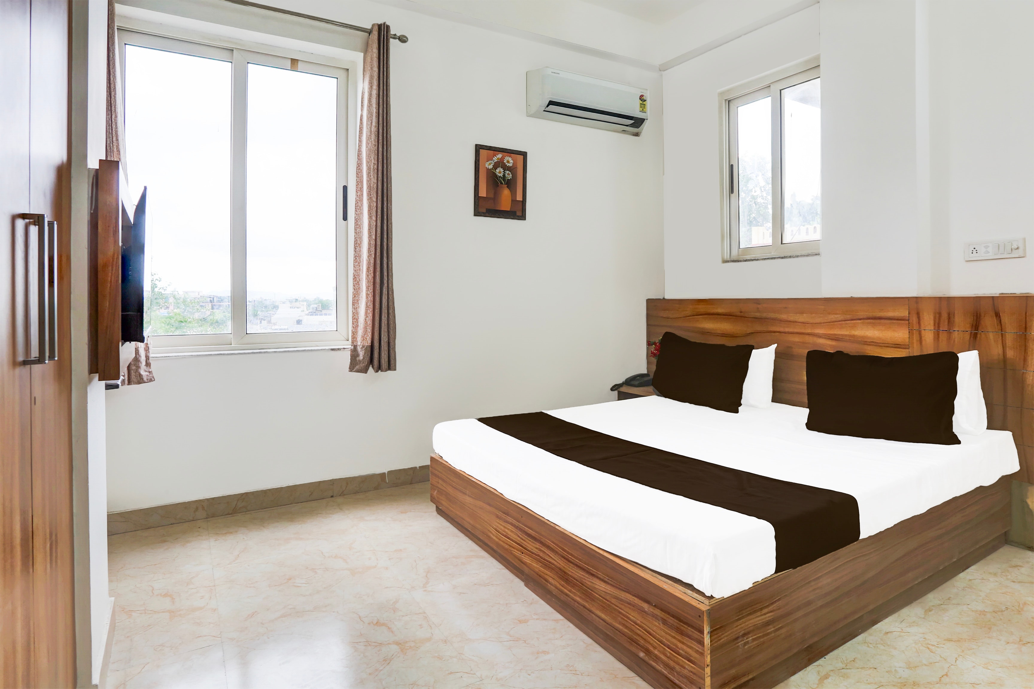 Super Hotel O Moti Doongri Alwar - Tap to explore photos