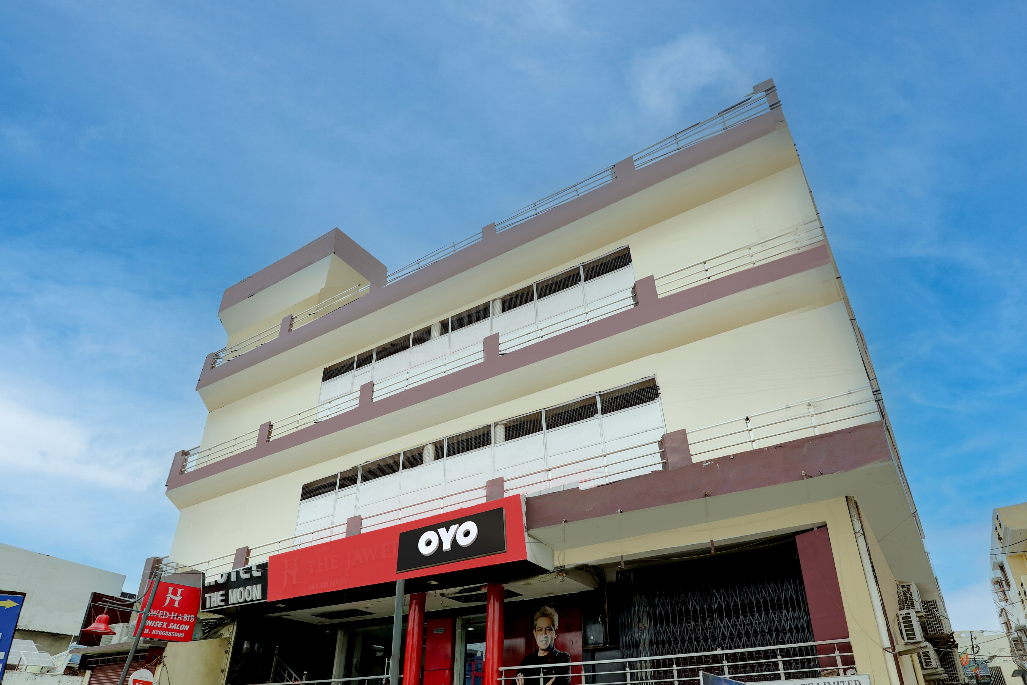 OYO Flagship Hotel The Moon - Tap to explore photos