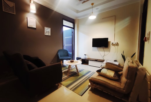 Truffle Airport Metro Dwarka 1 BHK