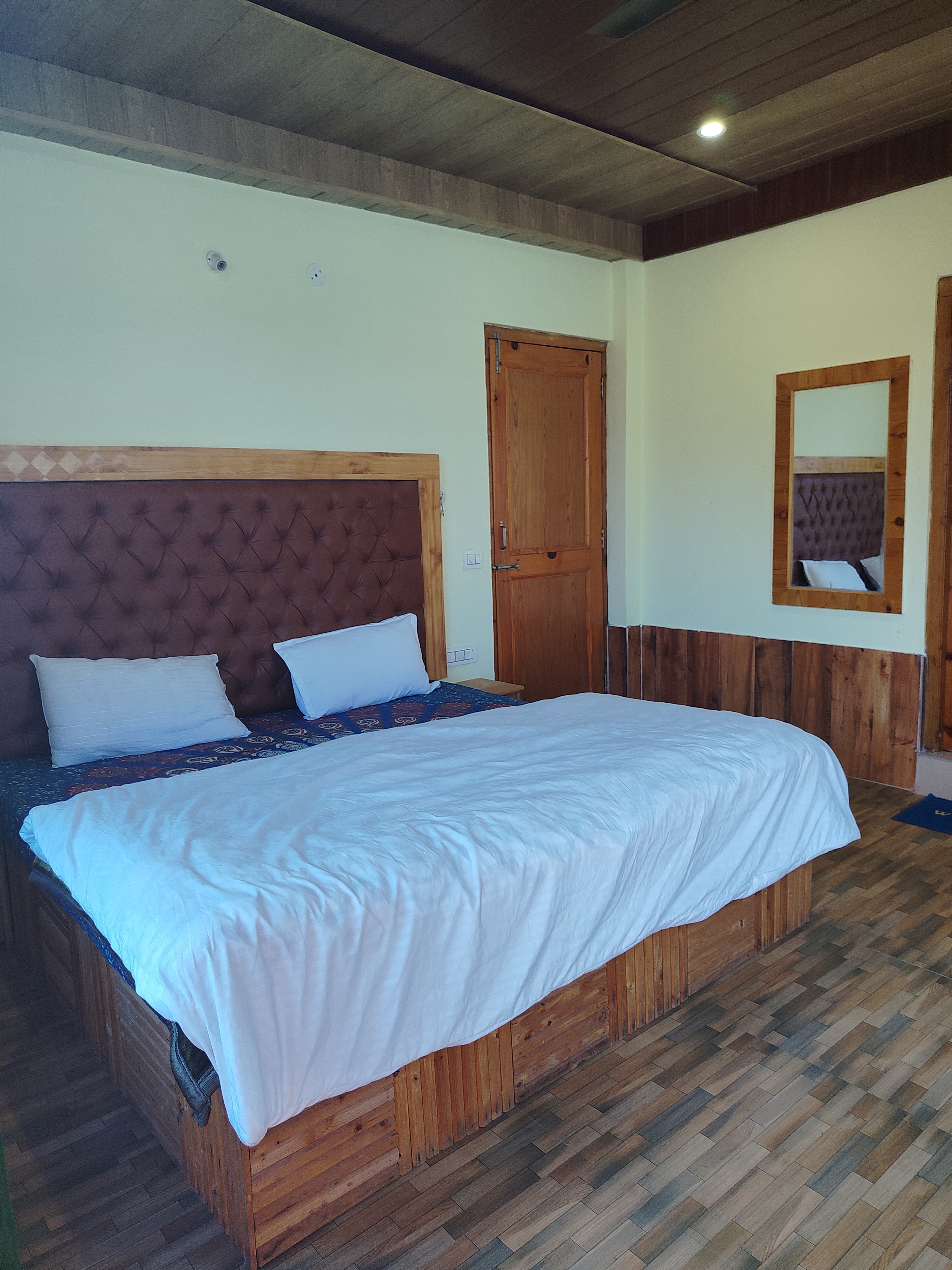 Barpa Cottage Manali - Tap to explore photos
