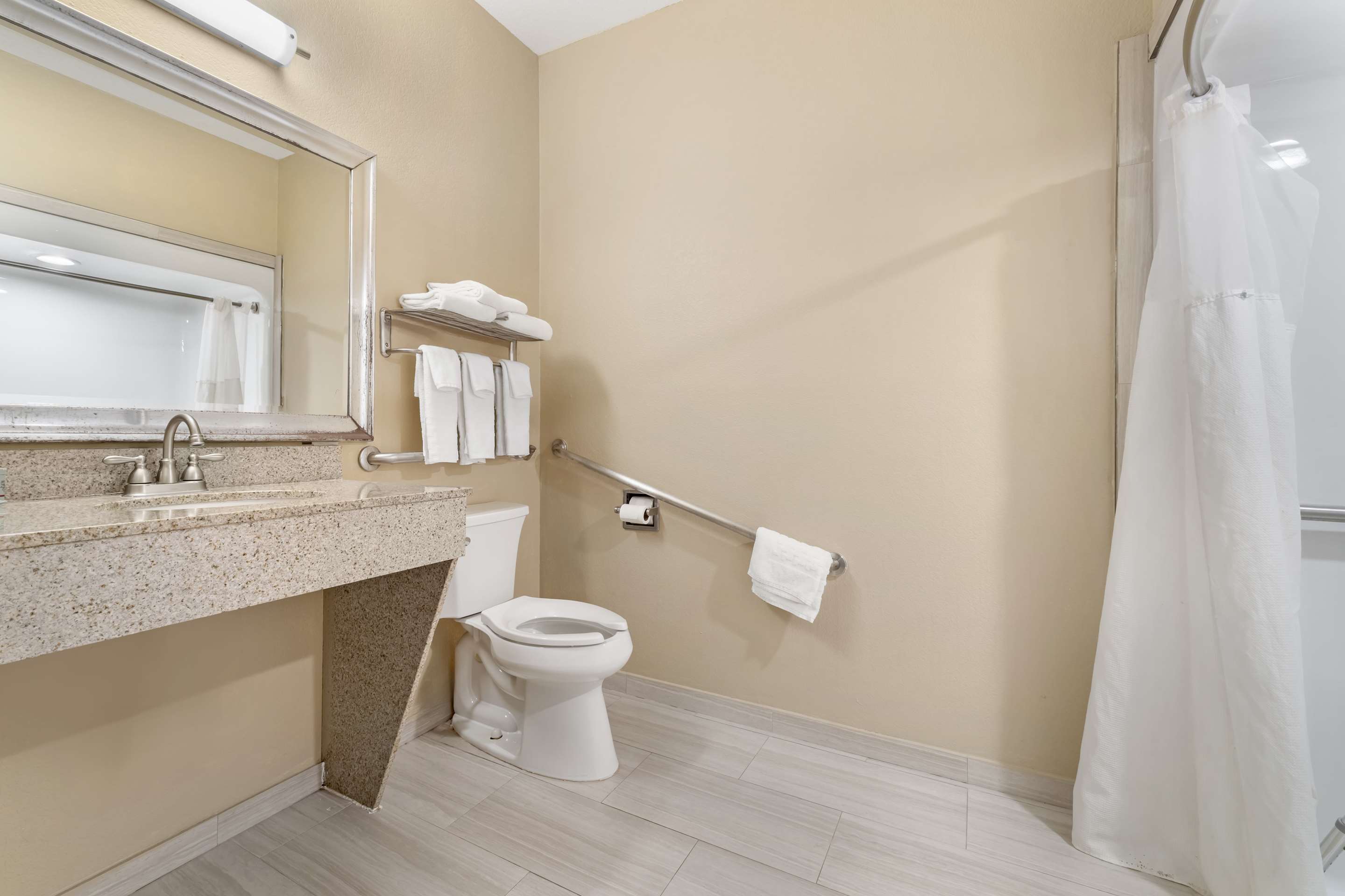 Best Western Hebbronville Inn - Tap to explore photos