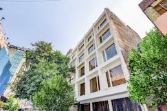 Lord Krishna - Newly Built & 3Mins Walk from Metro, Delhi