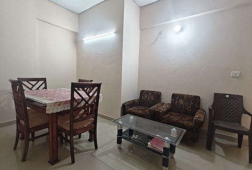 Spacious 2 Bedroom Stay | Near Medanta & Lulu Mall