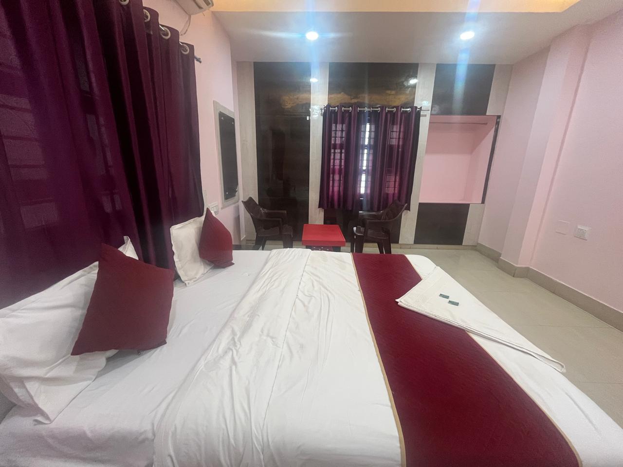 Miracle Guest House - Tap to explore photos