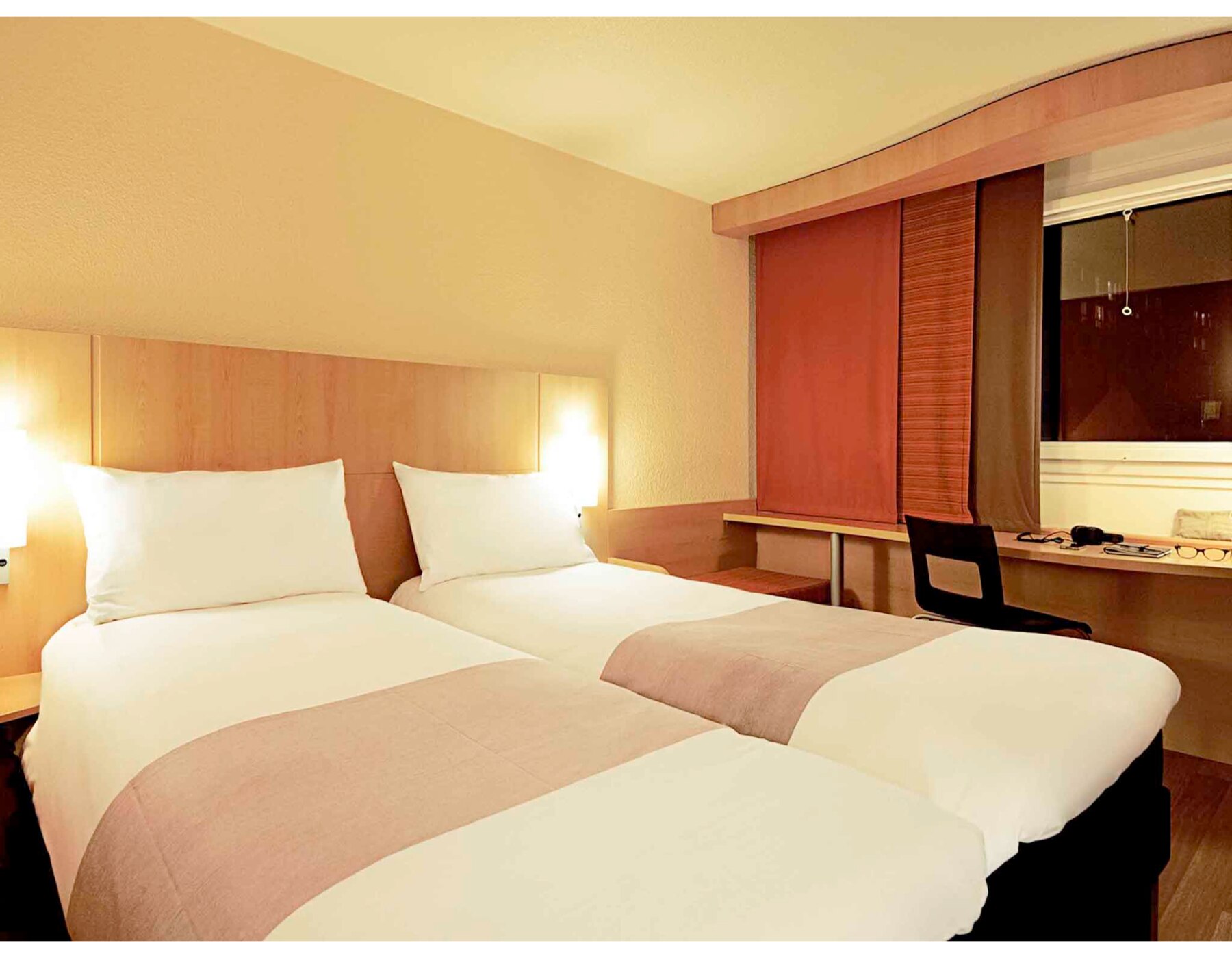 Grand Mercure Solo Baru - Tap to explore photos