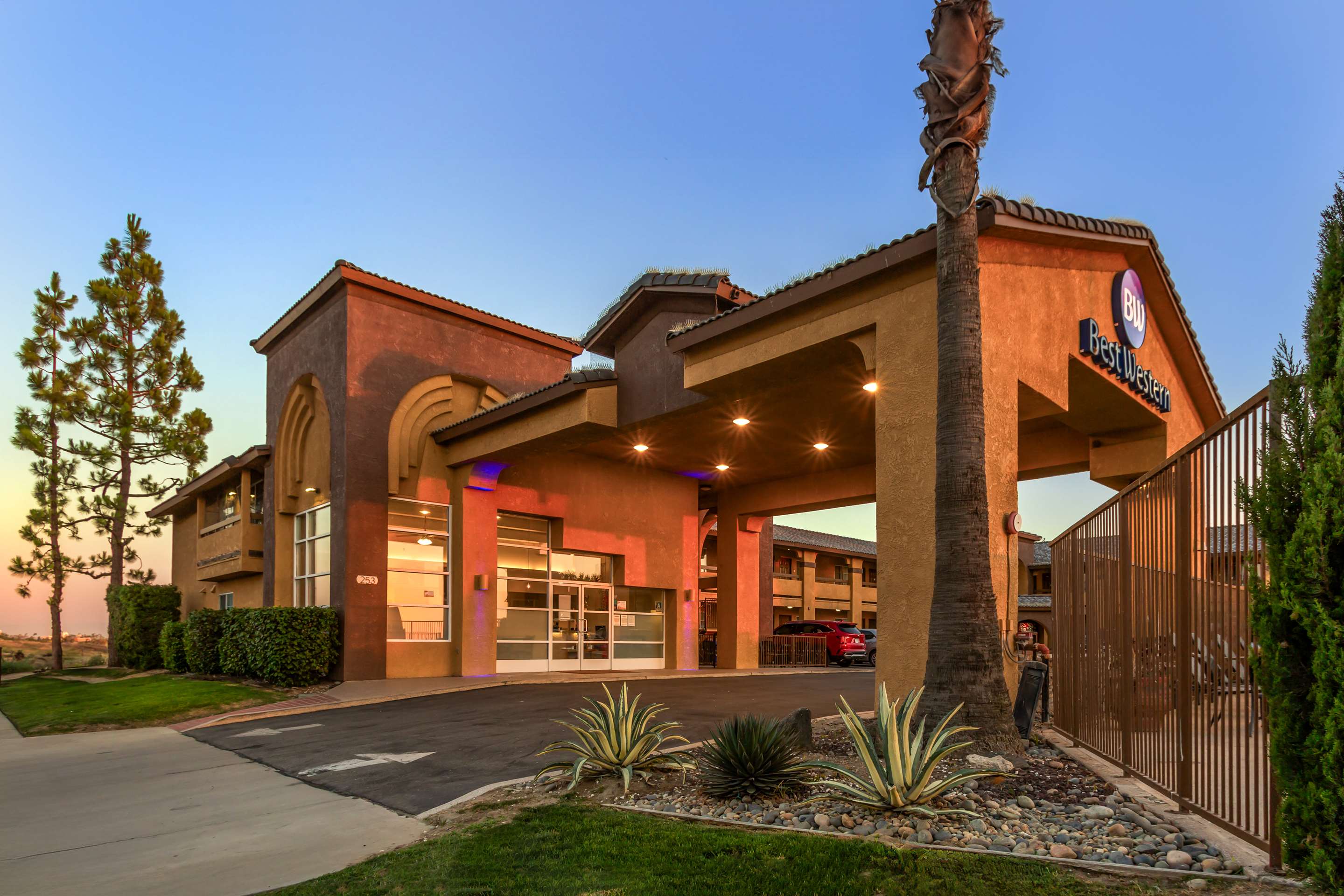 Best Western Heritage Inn - Tap to explore photos
