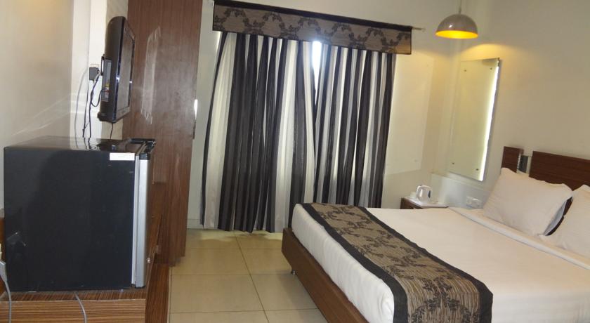 Hotel Sheela Shree Plaza - Tap to explore photos