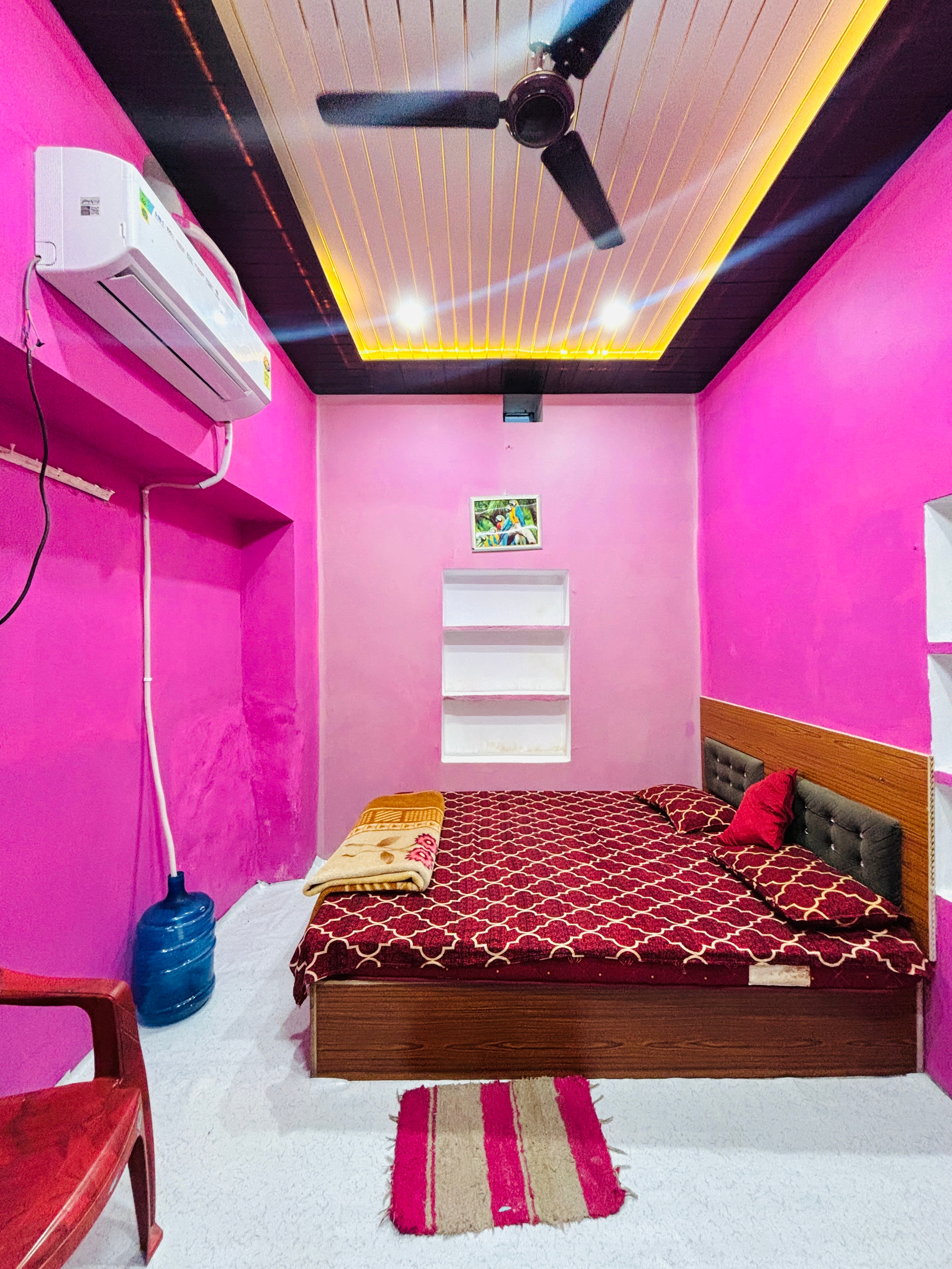 Shivalay Paying Guest House - Tap to explore photos