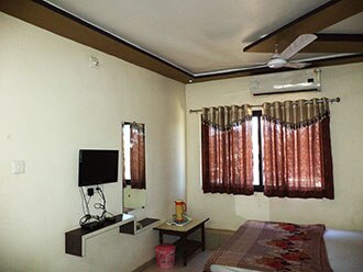 Hotel Satluj - Tap to explore photos