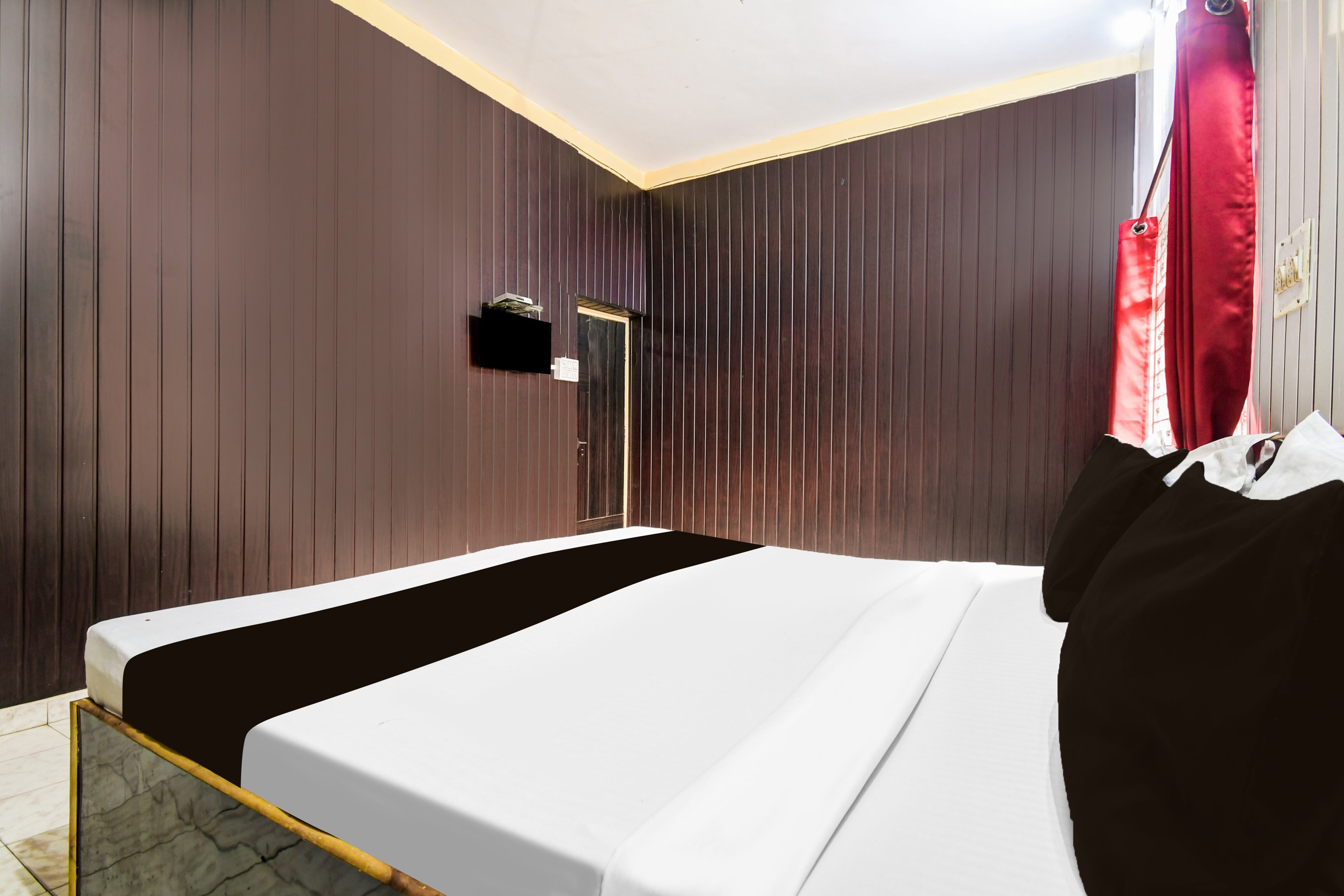 Super Hotel Supreet Inn - Tap to explore photos