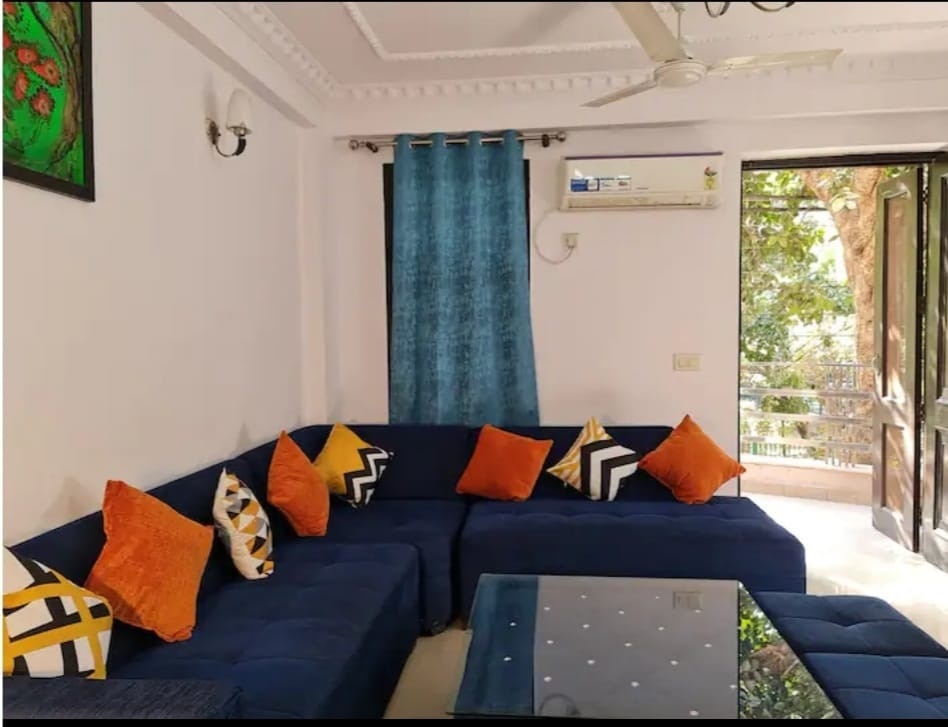 EAST OF KAILASH,3BR,PARKING,40Mbps,WASHER,KITCHEN - Tap to explore photos