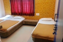 HOTEL OM SAI, Nevasa