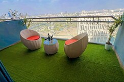 Romantic Getaway Suite City View, Noida