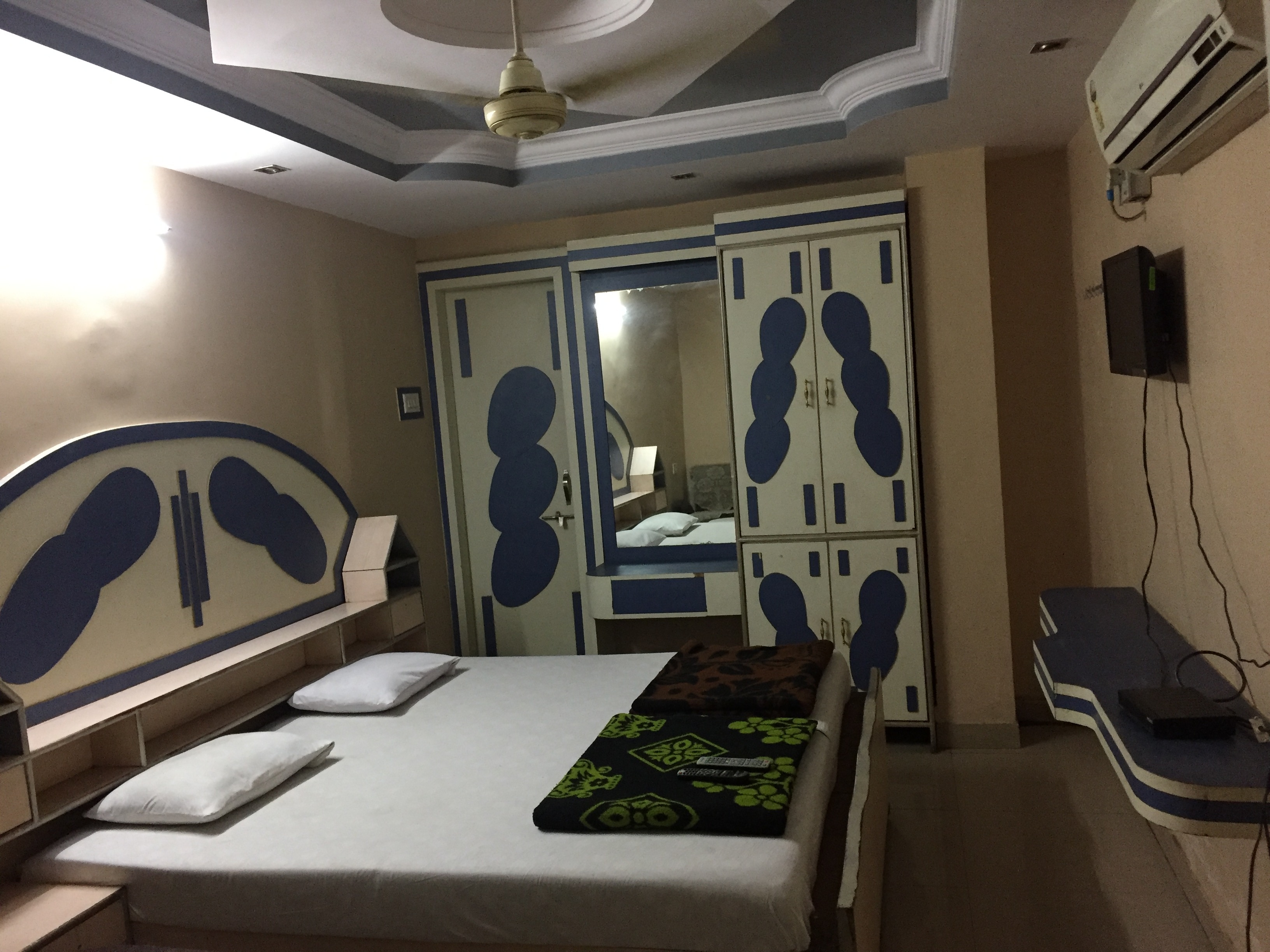 Hotel Pankaj Palace - Tap to explore photos