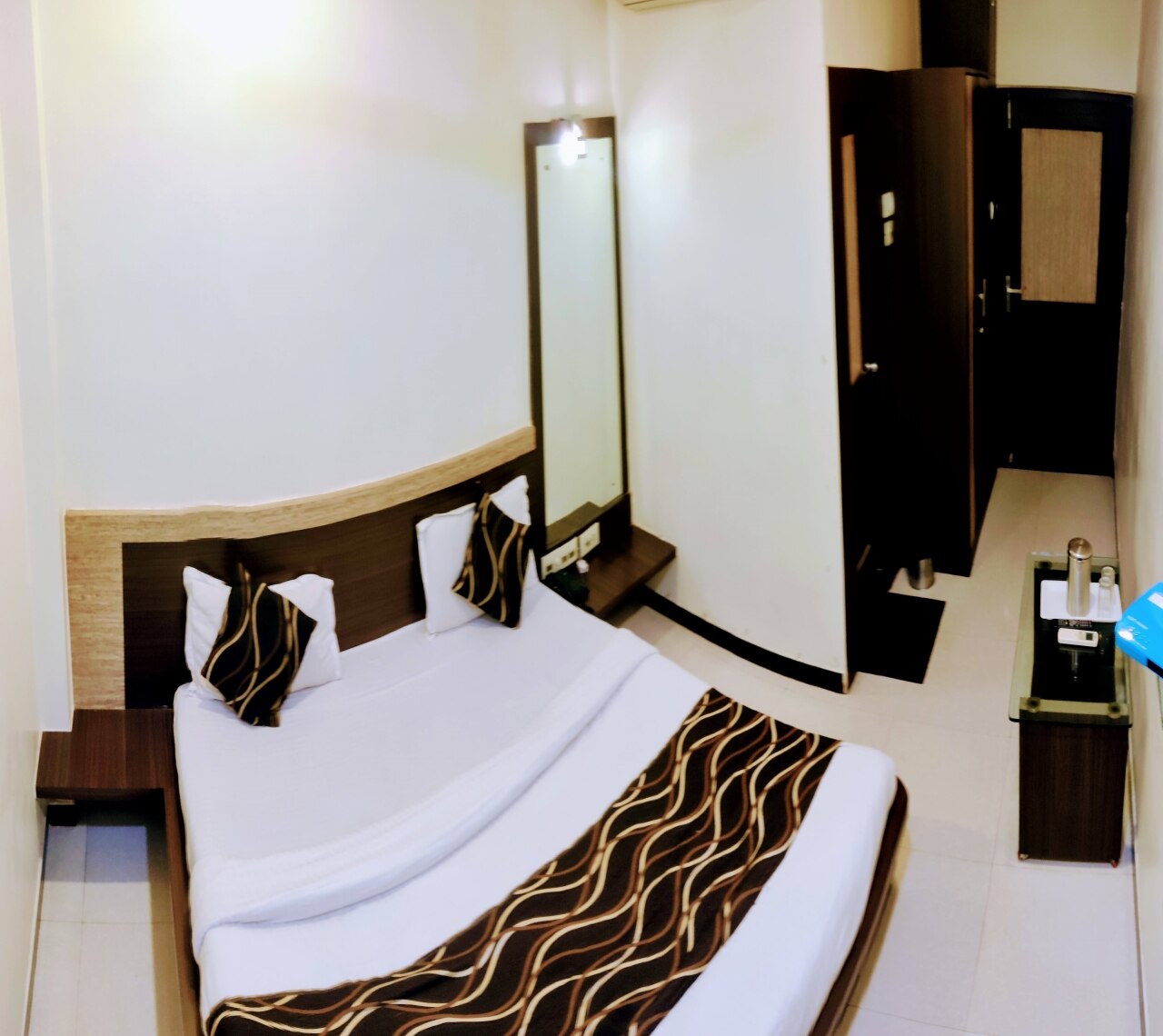 Hotel Shanti Home - Tap to explore photos