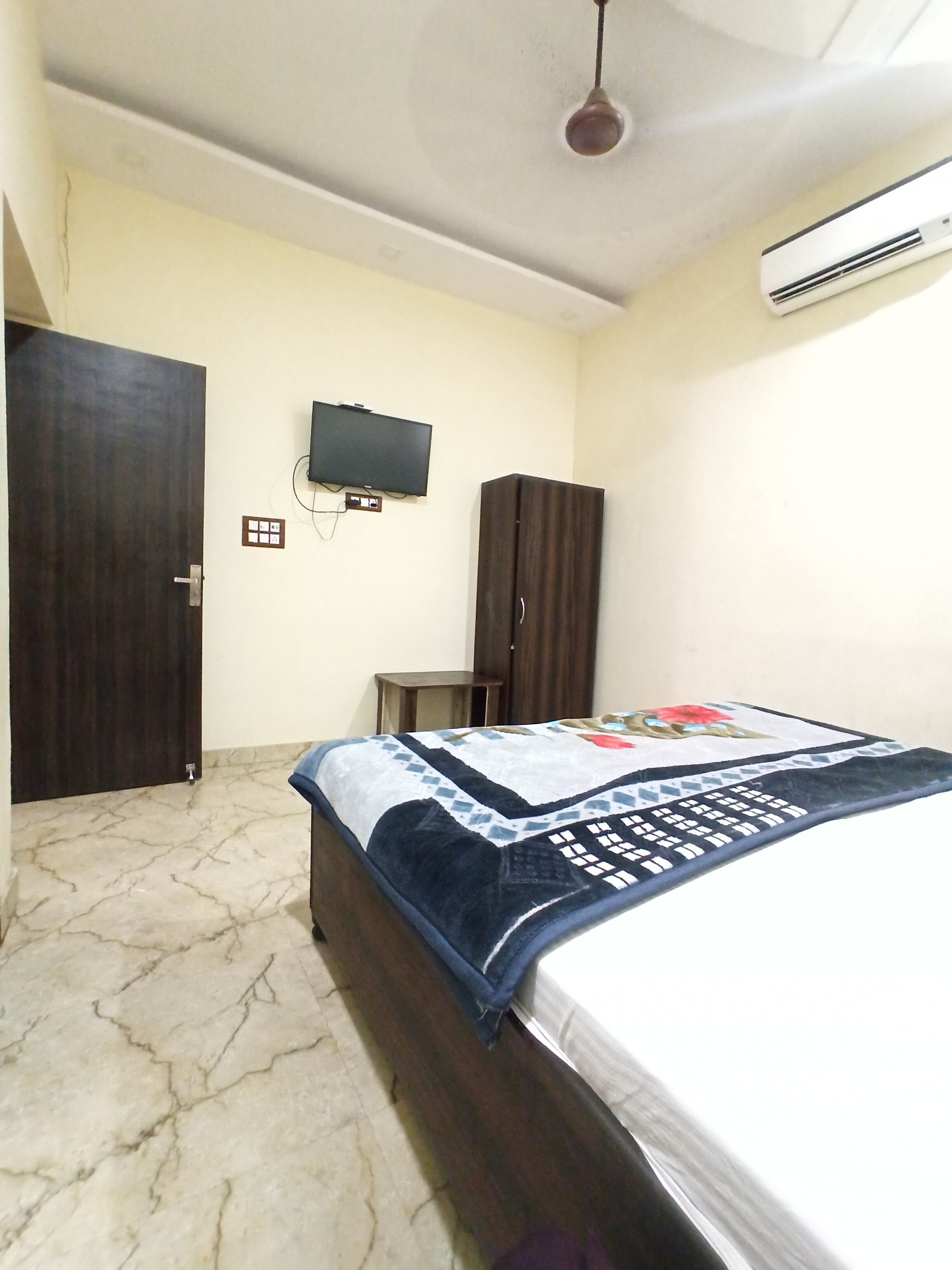 Inder Niwas Bed and breaksfast - Tap to explore photos
