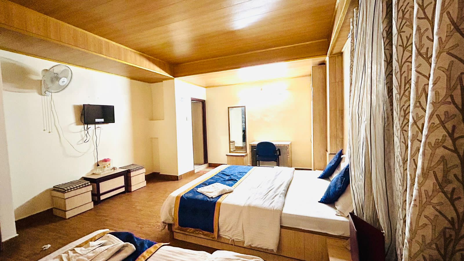 Dhe Kyi Khang by Magwave Hotels-100 Mts from MG Marg - Tap to explore photos