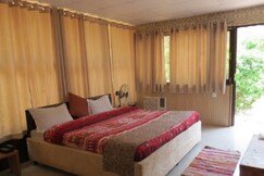 Upasana The Riverside Resort, Sult