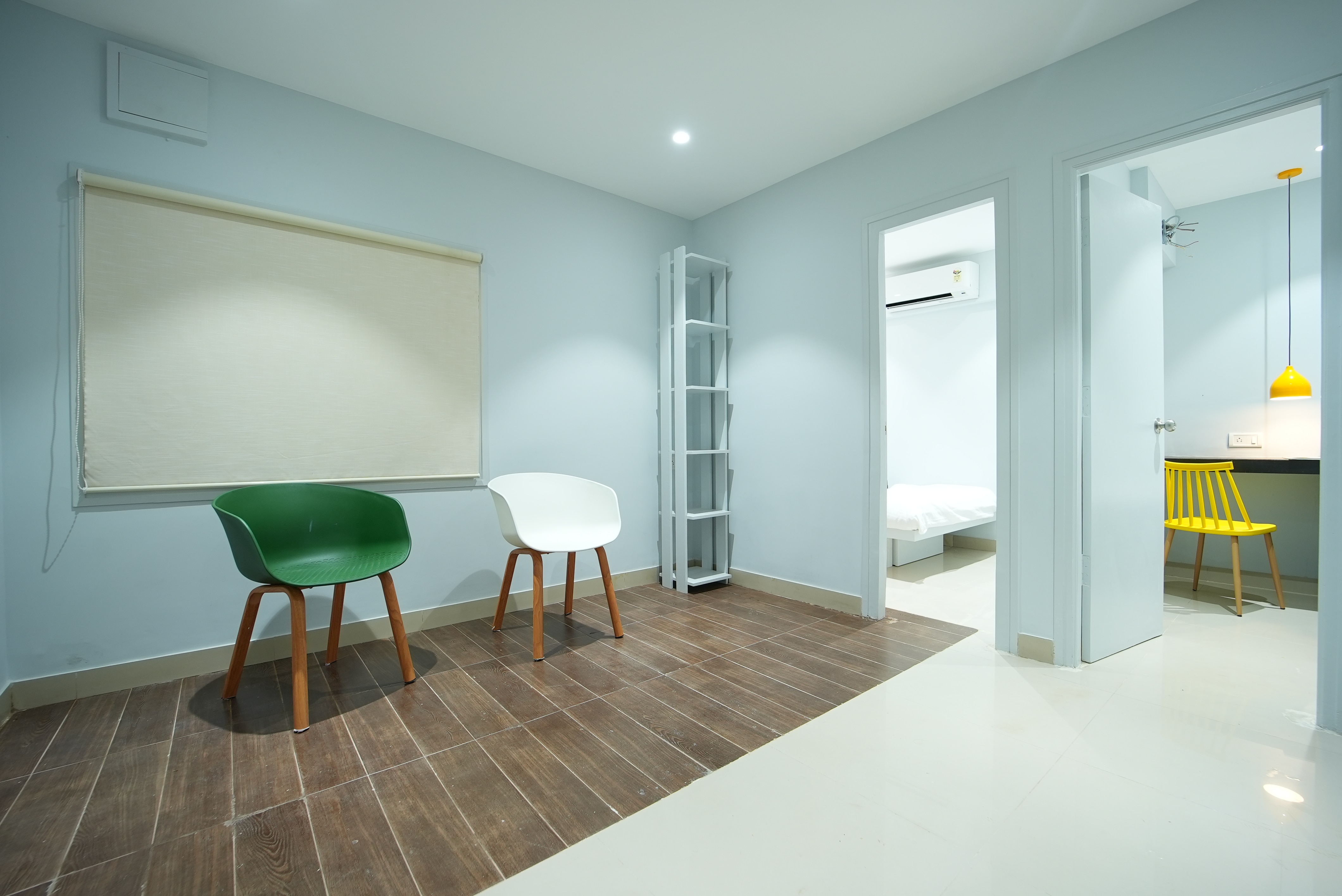 Studio 421 Serviced Apartment | Rooms & Wi-Fi - Tap to explore photos