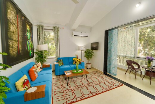 2BHK w/ Glass Balcony | Walk to Morjim beach by Savera Stays
