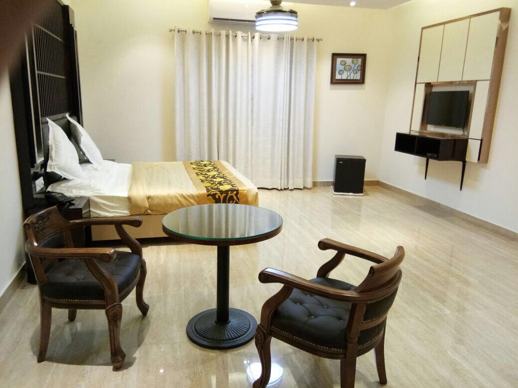 HOTEL ANAND PALACE- 400MTR from Railway Station - Tap to explore photos