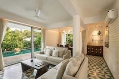 Luxe 2BHK w/ Pvt Pool & Garden by Savera Stays, Goa