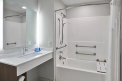 Holiday Inn Express & Suites ROCHESTER-VICTOR, Prince Edward