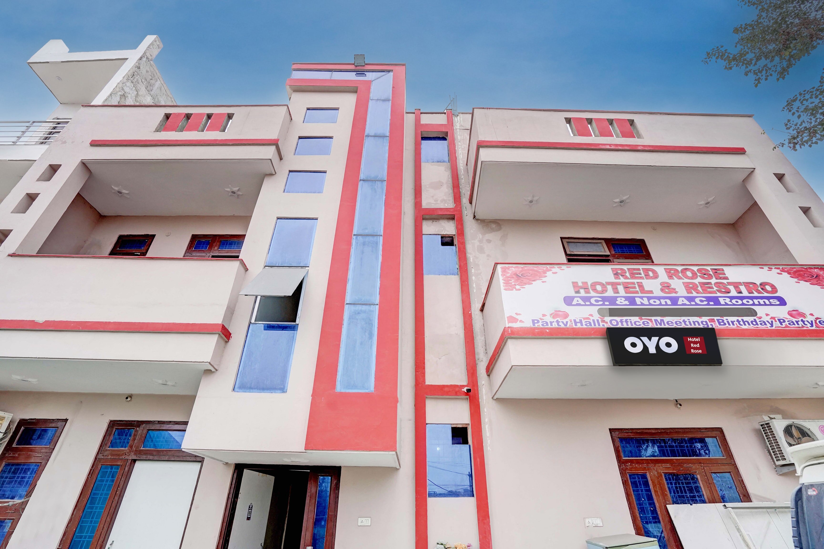 Hotel O RED ROSE HOTEL - Tap to explore photos