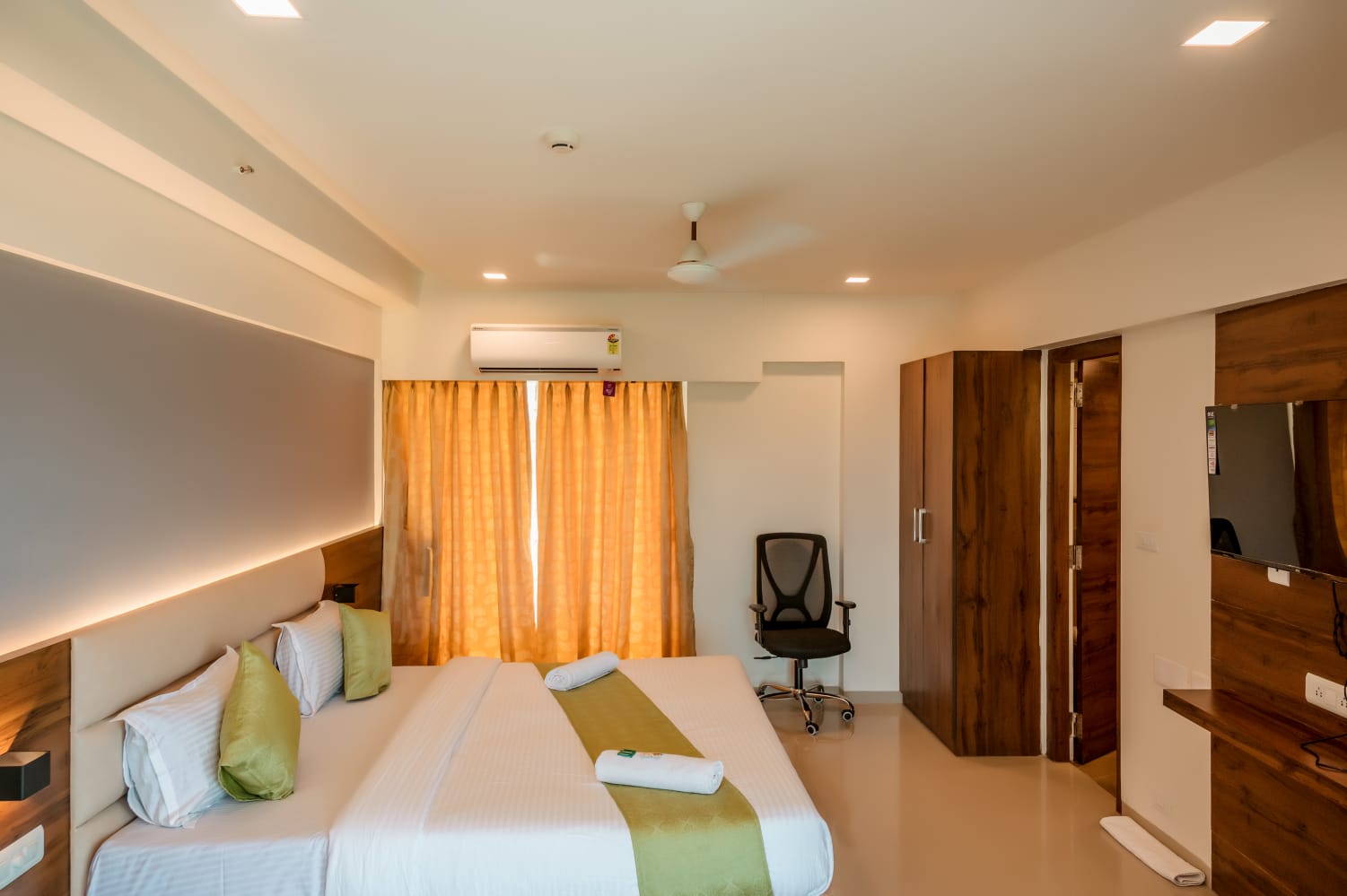 HOTEL HERAA INTERNATIONAL - Tap to explore photos