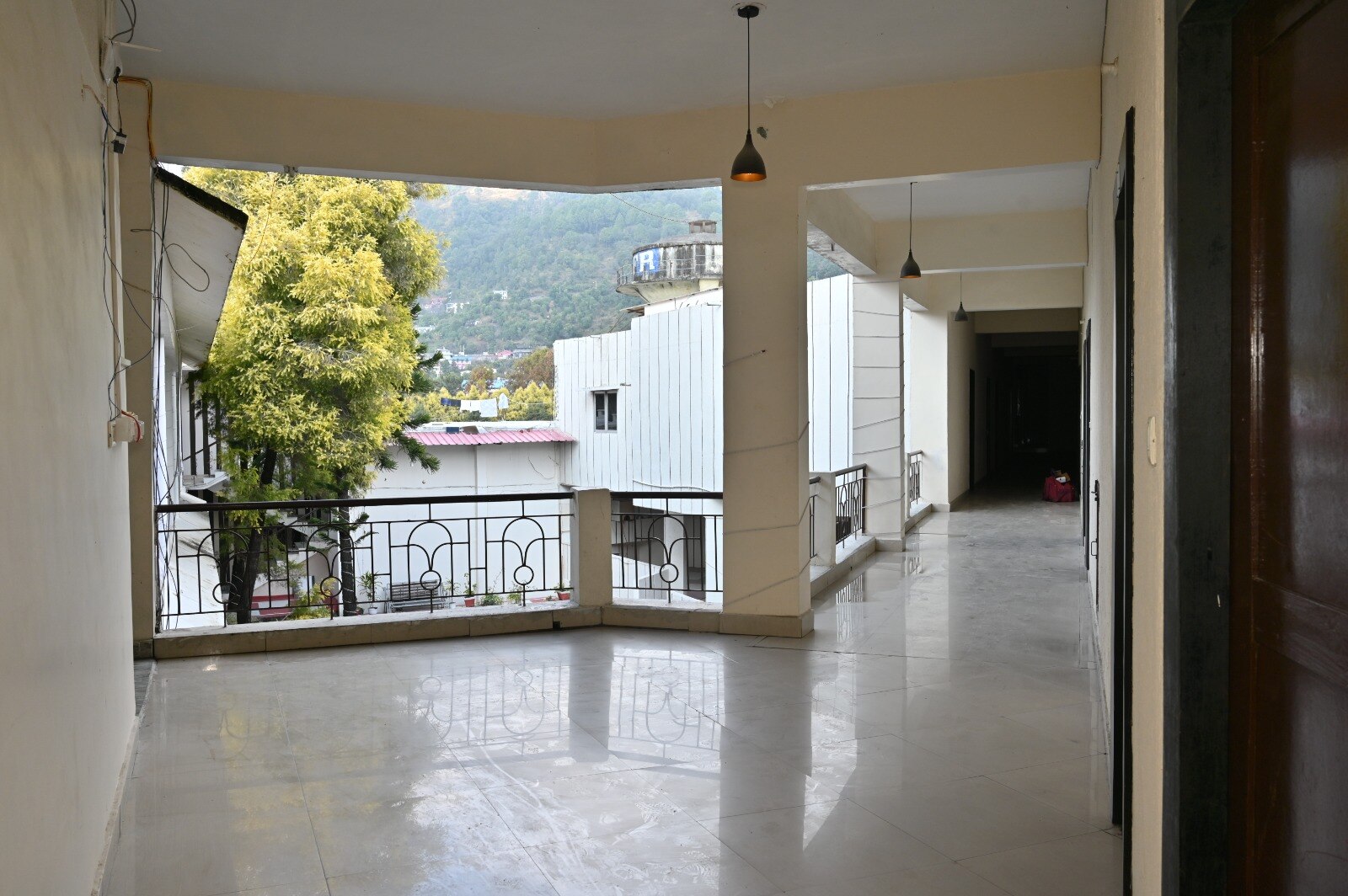 Hotrel Crystal Inn Bhimtal - Tap to explore photos