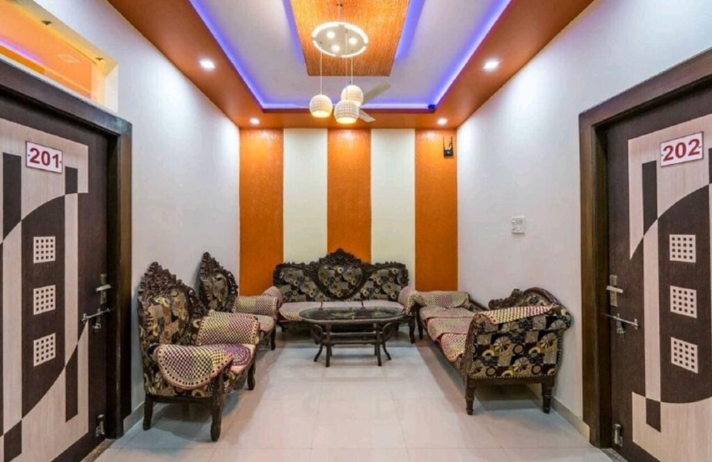 Friends Homestay - Tap to explore photos