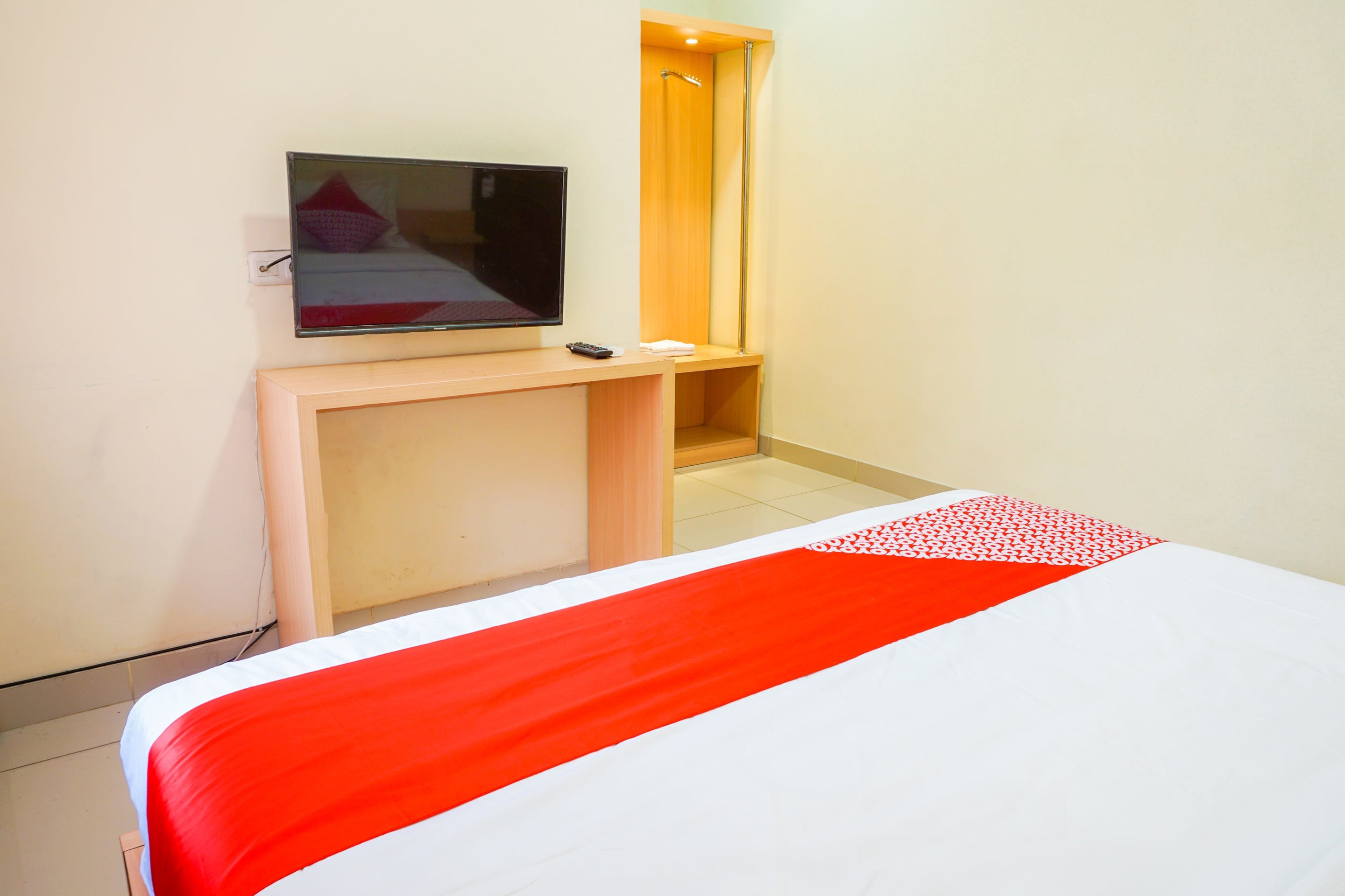 Hotel O Kebon Jeruk Near Gedung Sate Formerly Kurnia Hotel - Tap to explore photos