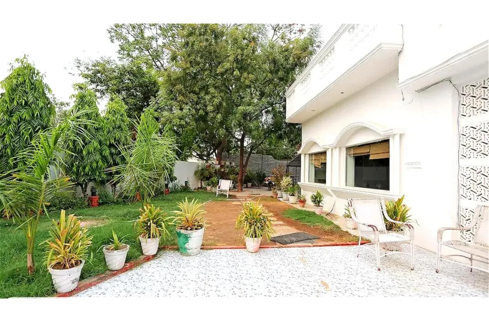 Hotel Dolphin @Near Taj Mahal, Agra