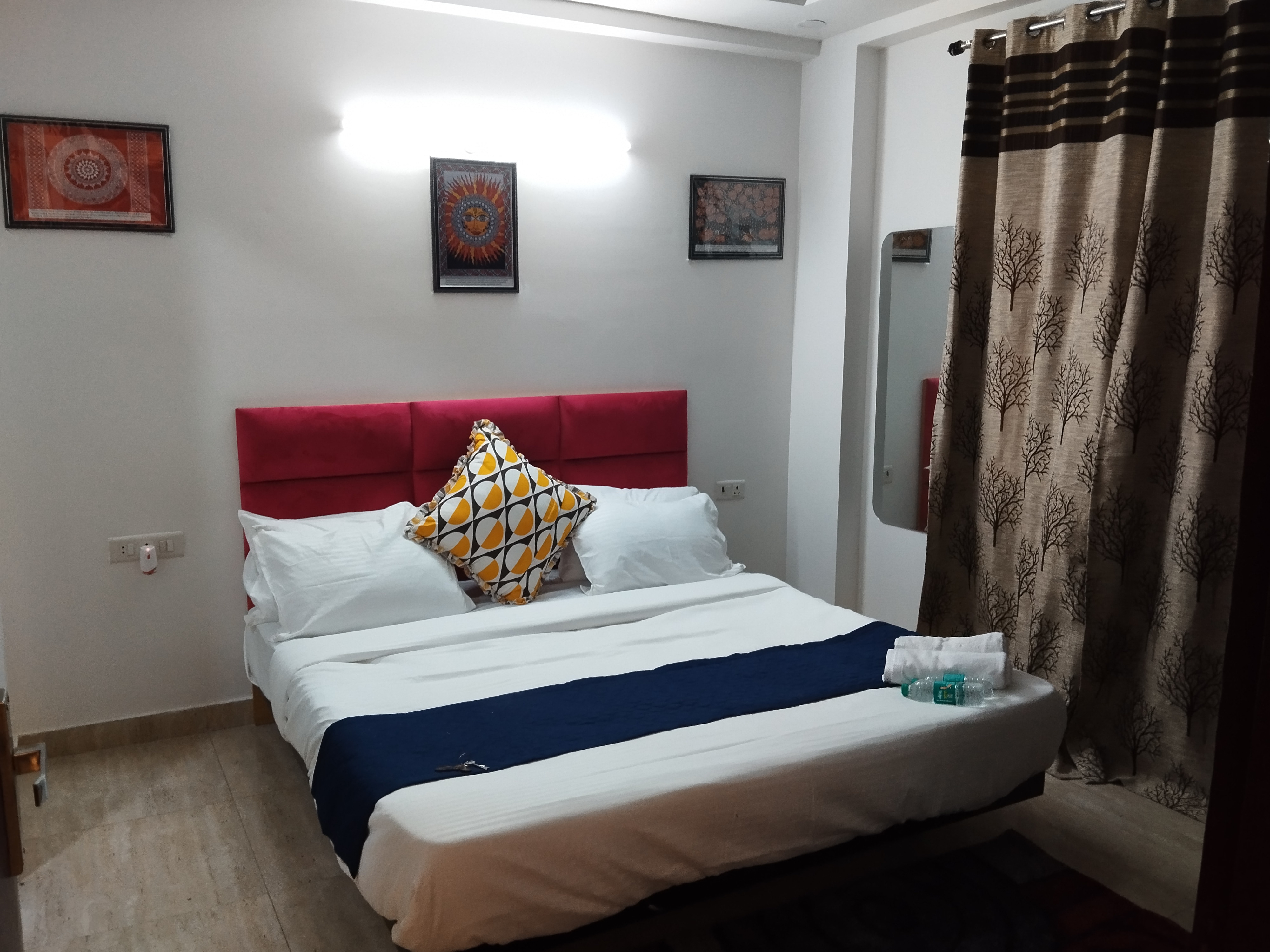 Qotel.in Dwarka 001 - Tap to explore photos