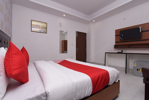 Hotel O Noida Suites
