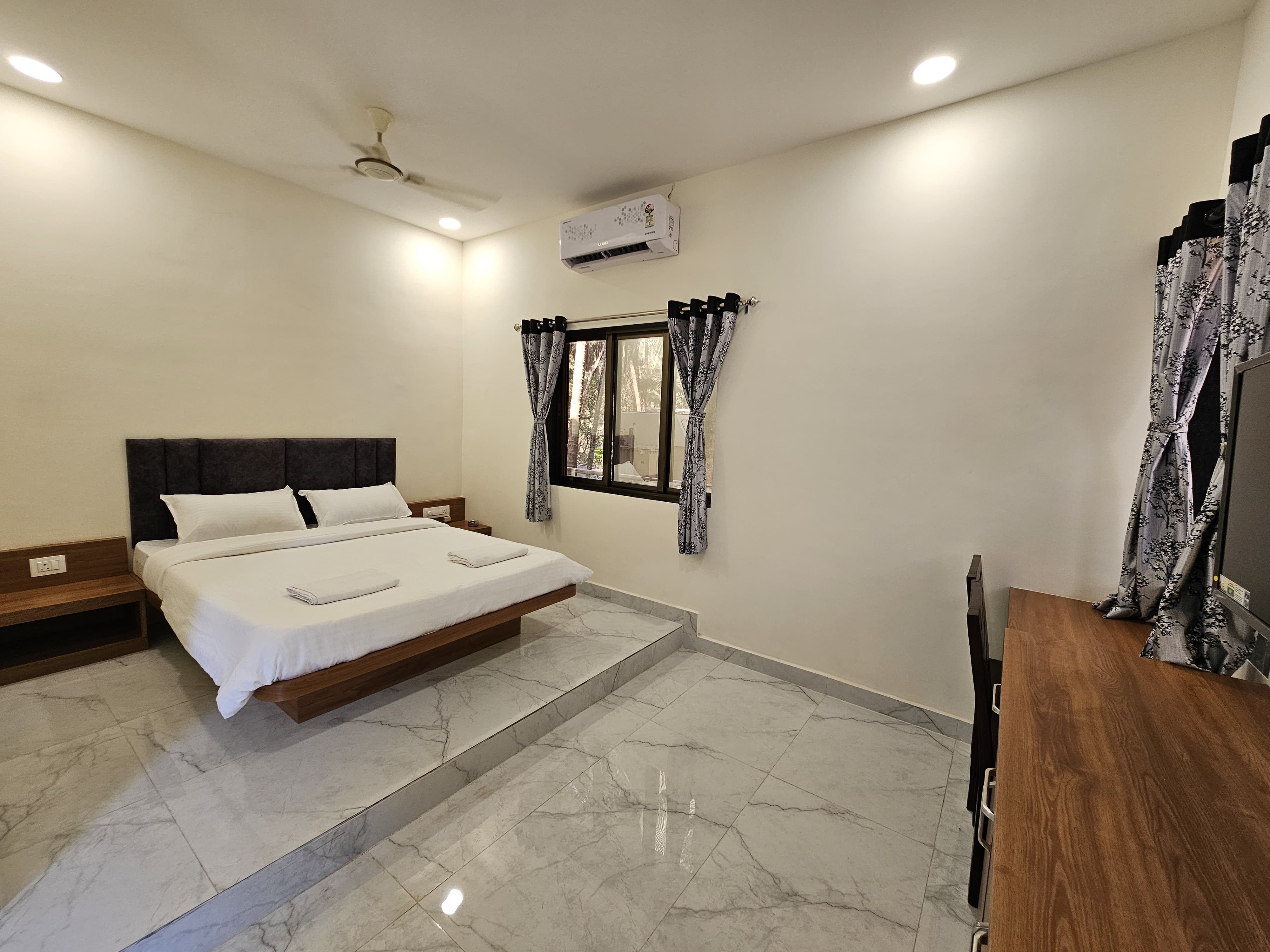 Wavelash Beach Resort 5