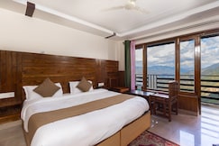 Hotel forest view and restaurant @ 15mins drive from Kempty fall, Mussoorie