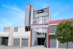 SPOT ON Hotel Doon Lotus | Iconic Rooftop Cafe | Party Hall, Dehradun