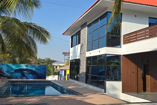 Karnival Villa