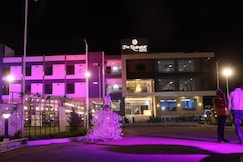 THE RUDRAKSH  HOTEL, Mauranipur