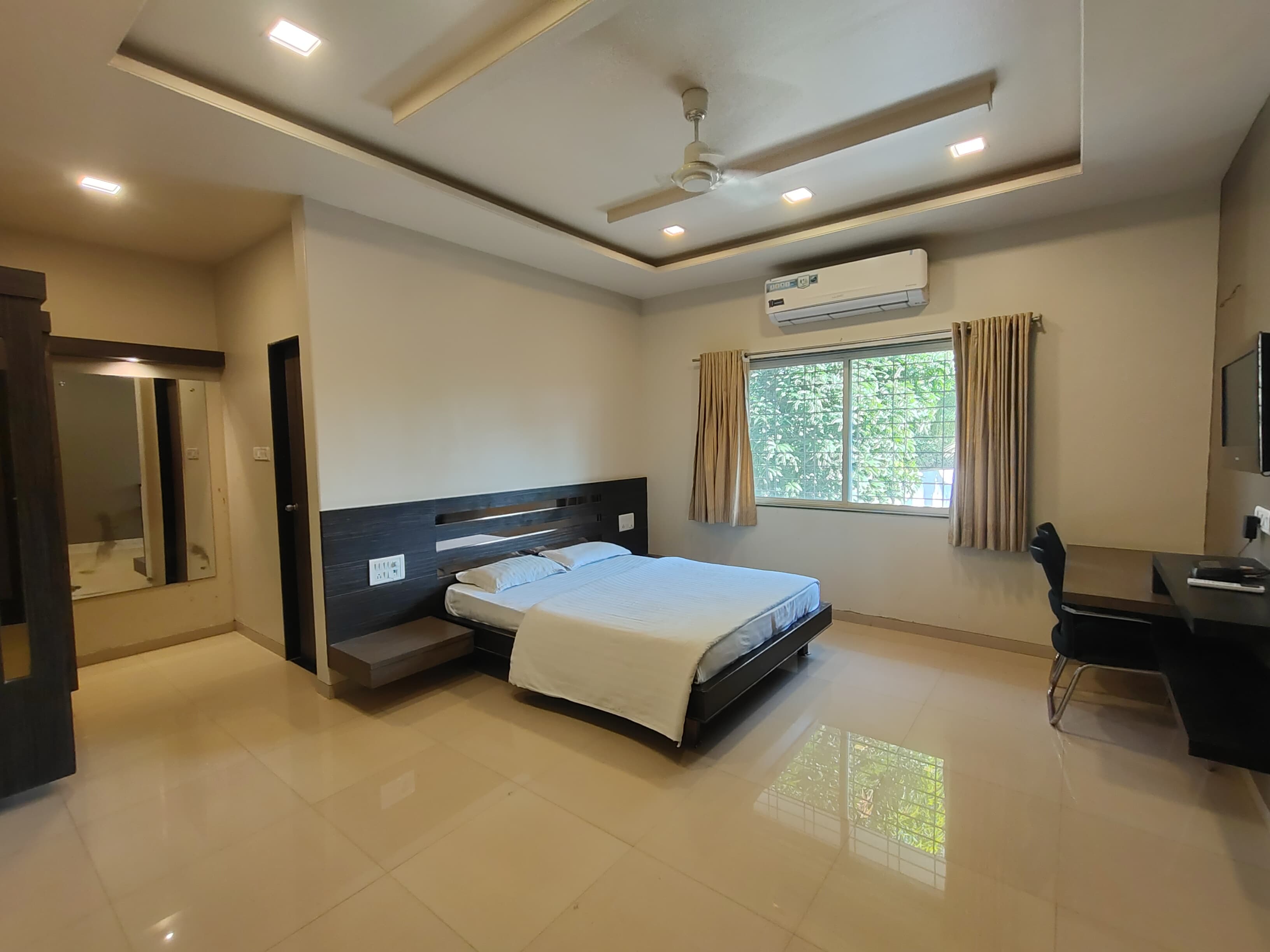 HOTEL SUVARNJYOT - Tap to explore photos