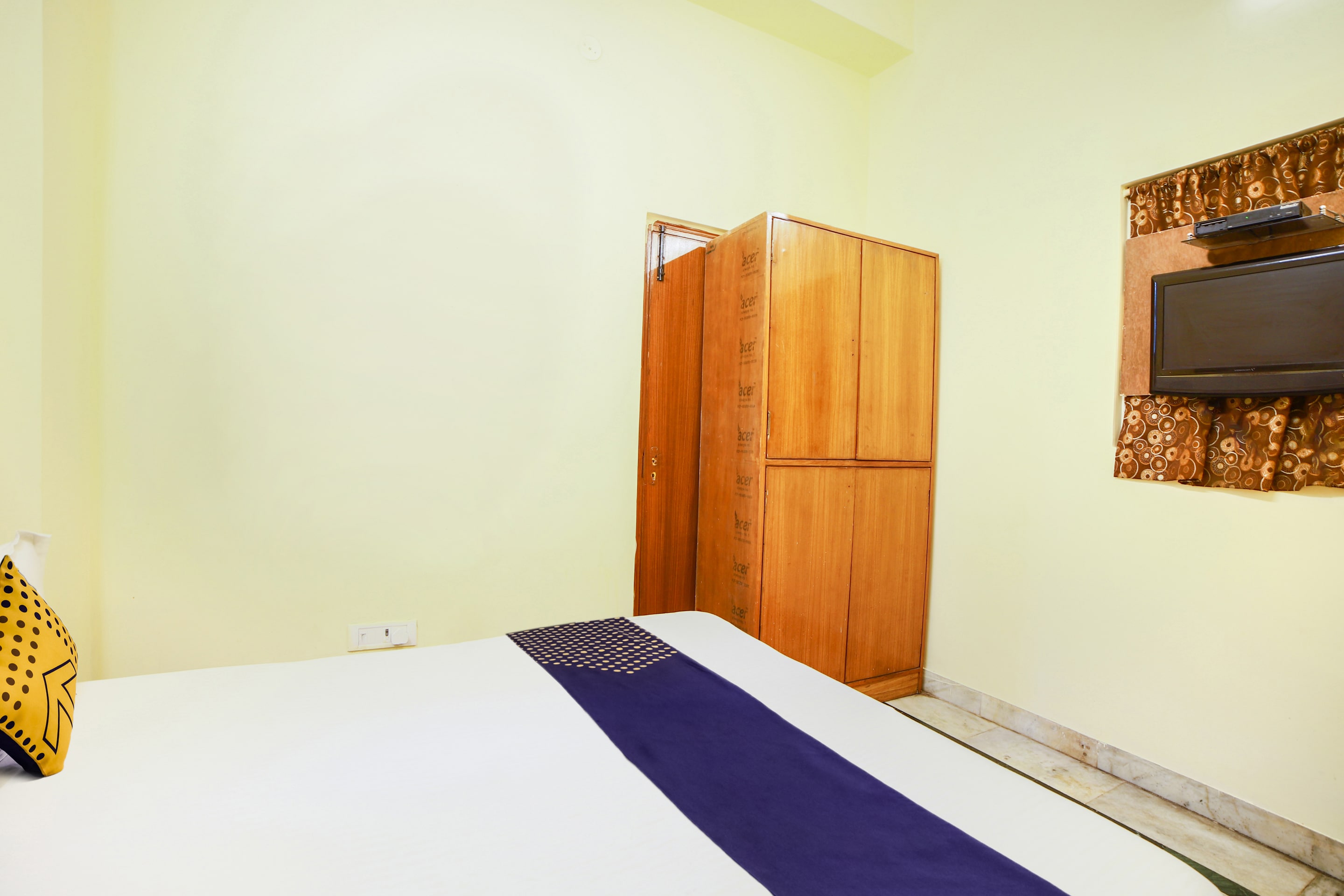 Hotel OM Paharganj - Tap to explore photos